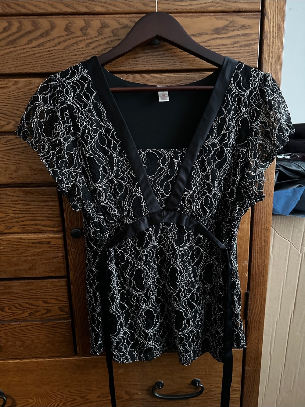 Merona Black Lace V-Neck Short Sleeve Blouse with Satin Trim